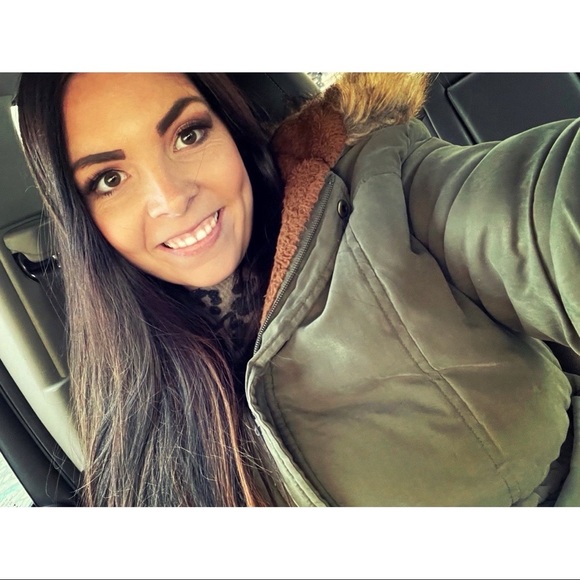 Meet your Posher, Kylie - Picture 1 of 1